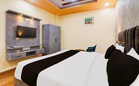Super Hotel O Raas Plaza